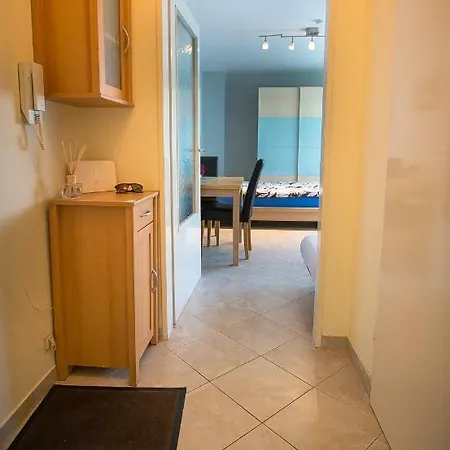 Rheinbogen Apartment Dusseldorf